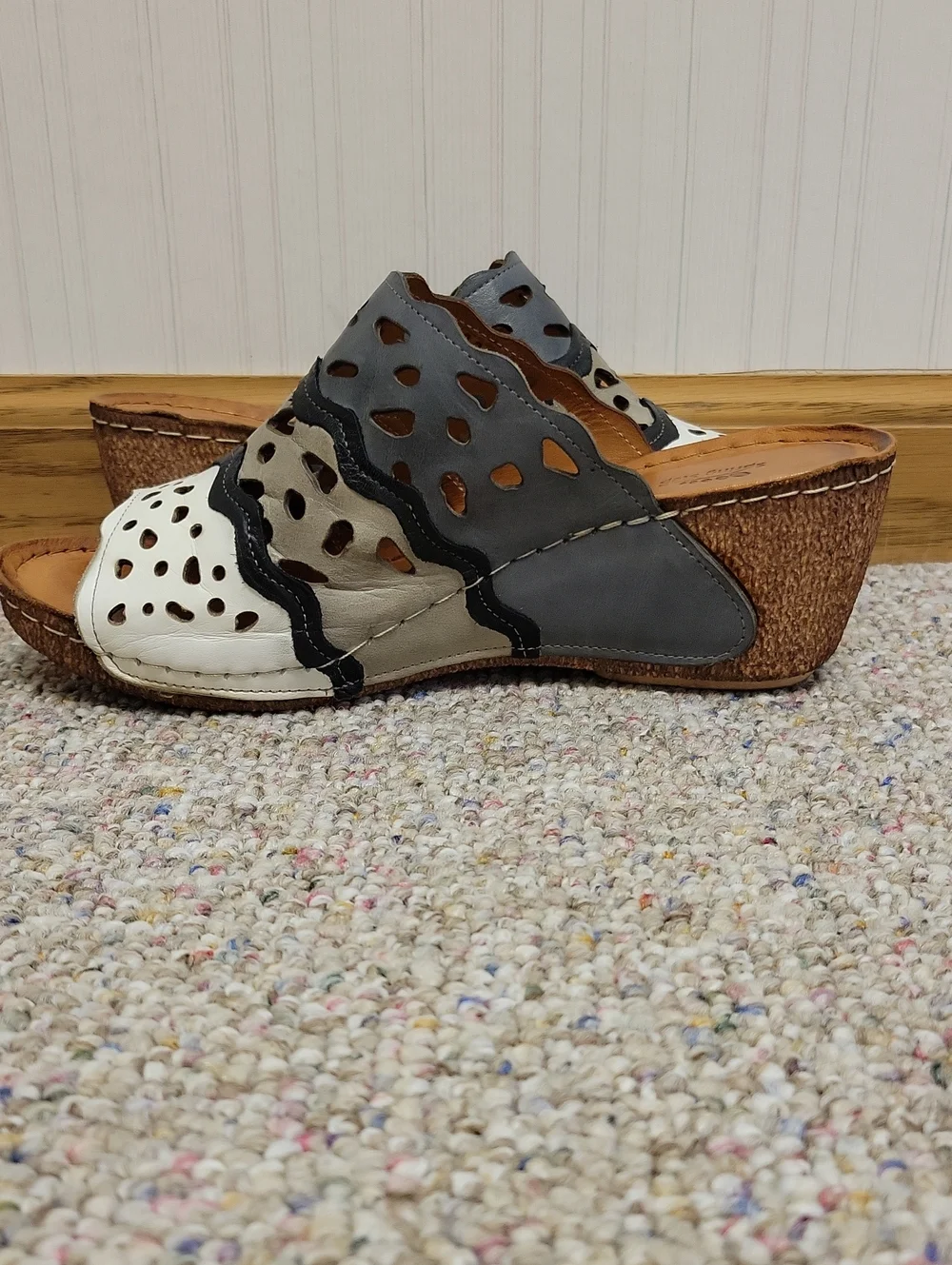 Spring Step Two-Tone Cutout Wedge Sandals in White & Gray Sz 39 (US 8.5) Summer